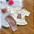 Conjunto Blusa Manga Curta Oncinha Off White e Calça Capri Bebê Rosê tamanho 3 a 6 meses - Imagem 1