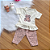 Conjunto Blusa Manga Curta Oncinha Off White e Calça Capri Bebê Rosê tamanho 3 a 6 meses - Imagem 2