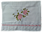 Jogo kit toalhas Bordada, De Mão, Lavabo. Contém 3 peças com lindas Rosas e Barra emTira Bordada. 30 x 45 cm - Imagem 4