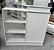 Balcão Caixa/Atendimento em MDF Branco 15mm com Prateleiras Laterais Para Loja – 1,10x1,00x0,38m - Imagem 1