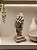 Escultura Homem em Resina Bege - Imagem 1