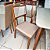 MESA PAPAIA 1,30 C/ VIDRO - MADEIRA/OFF WHITE + (02) JOGO 02 CADEIRAS ENCANTO ORNAE II - MADEIRA/LINHO BEGE - Imagem 7