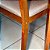 MESA PAPAIA 1,30 C/ VIDRO - MADEIRA/OFF WHITE + (02) JOGO 02 CADEIRAS ENCANTO ORNAE II - MADEIRA/LINHO BEGE - Imagem 3