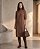 VESTIDO CONFORT MIDI GOLA ALTA (MARRON TERRA) - Imagem 1