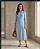 Vestido evasê em gola canoa com det. na frente (AZUL SONHO) - Imagem 1