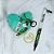 Kit Chaveiro Alfabeto com Caneta e Marcador de Página em Resina – Personalizado e Sob Encomenda - Imagem 4