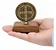 Adorno Mesa Medalha São Bento Metal E Pedestal Madeira 6,2cm - Imagem 6