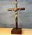 Crucifixo Madeira Cilindrica 15cm Jesus Cristo Ouro Velho - Imagem 5