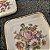 Antigo Conjunto de Pratinhos de Apoio em Porcelana SALER Florais - Encanto e Versatilidade em Conjunto de 5 Peças e 2 Espátulas - Imagem 9