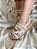 Sandalia Flat Littz Fivela Tiras Com Trança Tachas Douradas Off White - Imagem 2