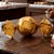 EMBALAGEM P/ TRUFAS E BOMBONS LISO  OURO BRILHANTE 14,5X15,5 C/100 UN CARBER - Imagem 1