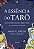 A essência do tarô: Como usar óleos essenciais, magia e rituais para aprimorar suas leituras - Imagem 1