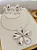 Conjunto Choker e Brinco Folheado a Ouro 18k e Prata Aro Quatro Fios com Flor Cinco Pétalas - Imagem 1