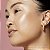 Iluminador Rare Beauty positive light silky touch - Exhilarate - Imagem 3