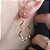 Brinco Argola Forma De J Trabalhada Folheado Em Ouro 18k [F027] - Imagem 2