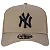 Boné New Era 9FORTY A-Frame Trucker Snapback MLB New York Yankees Aba Curva Cáqui - Imagem 2