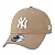 Boné New Era 9TWENTY MLB New York Yankees Aba Curva Kaki - Imagem 1