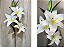 Galho Artificial de Lírio Pequeno – Ref. 93029 (versão menor) Galho com flores médias e botões delicados, folhagem verde - Imagem 1