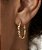 Brinco Argola Torcida 2,5mm Banho Ouro 18k - Imagem 3