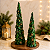 Árvore de Natal Decorativa em Resina 48 cm com Folhas Verdes e Pinhas Douradas - Imagem 2