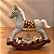 Cavalinho de Balanço Natalino Vintage em Resina com Presentes 13 x 12,5 cm - Imagem 2