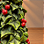 Árvore de Natal Decorativa com Folhas de Azevinho e Berries em Resina – 38 x 14 cm - Imagem 3