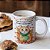 Caneca Motivacional “O Que Me Espera é Maior do Que a Minha Espera” | Porcelana 325 ml | 1 Unidade – Fenari - Imagem 1