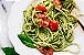 Espaguete de Abobrinha com tomatinho e manjericão - Imagem 1