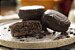 Alfajor Chocolate com Recheio e Cobertura sabor Chocolate 80g - Vegano, Sem Glúten e Lactose - Imagem 2
