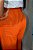 Calça Linho Laranja Pantalona com Elástico Atrás e Nervuras Finas nos Bolsos Traseiros - Imagem 5
