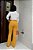 Calça Alfaiataria Mostarda Flare com Pala no Zíper e Bolsos Verdugos Frontais e Bolsos Traseiros com Nervuras - Imagem 8