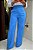Calça Alfaiataria Azul Turquesa Pantalona com Nervuras nos Joelhos e Recorte Frontal - Imagem 1