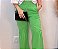 Calça Alfaiataria Verde Botega Pantalona com Nervuras nos Joelhos e Recorte Frontal - Imagem 1