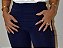 Calça Alfaiataria Azul Escuro Reta com Nervuras Horizontais no Quadril e Bolsos - Imagem 4