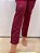 Calça Alfaiataria Vinho Reta com Nervuras Horizontais no Quadril e Bolsos - Imagem 2