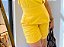 Short Visco Trench Amarelo Alfa com Elástico no Cós Traseiro e Nervuras nos Bolsos Traseiros - Imagem 1