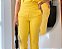 Calça Visco Trench Amarelo Alfa Reta com Elástico Grosso no Cós e Nervuras na Frente Quadril e Bolsos Traseiros - Imagem 1