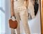 Calça Visco Trench Natural Reta com Elástico Grosso no Cós e Nervuras na Frente Quadril e Bolsos Traseiros - Imagem 4