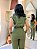 Calça Visco Trench Verde Militar Reta com Elástico Grosso no Cós e Nervuras na Frente Quadril e Bolsos Traseiros - Imagem 4