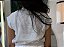 Blusa Visco Trench Branca com Gola Alta e Botões no Colo - Imagem 3