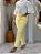 Calça Alfaiataria Amarelo Manteiga Reta Com Pala No Zíper Frontal, Bolsos Frente E Traseiro Com Nervuras - Imagem 2