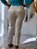 Calça Alfaiataria Mônaco Off White Reta Com Bolsos Verdugos Frente E Atrás, Elástico Na Cintura - Imagem 7