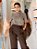 Calça Alfaiataria Way Marrom Médio Pantalona Com Bolsos Frontais E Traseiros Elástico No Cós E Zíper Lateral - Imagem 8