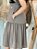 Vestido Crepe Fluido Fendi Tecido Trabalhado Decote V Bolsos Frontais Mangas e Babados Barra Franzidos - Imagem 3