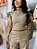 Blusa Alfaiataria Cáqui Cropped Ajustada Com Gola E Assimetria No Colo - Imagem 2