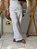 Calça Alfaiataria Branca Pantalona Evasê Com Passantes E Bolsos Frente - Imagem 10
