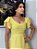 Vestido Crepe Trabalhado Amarelo Decote V Bolsos Frontais Mangas e Babados Barra Franzidos - Imagem 2