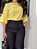 Blusa Crepe Trabalhado Amarelo Com Mangas 3/4 E Gola Redonda - Imagem 2