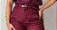 Calça Linho Vinho Pantalona Com Bolsos Verdugos Assimétrico Frente, Bolsos Verdugos Atrás E Elástico Na Cintura - Imagem 2