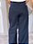 Calça Brim Algodão Azul Noite Pantalona Evasê Com Passantes E Bolsos Frente - Imagem 10